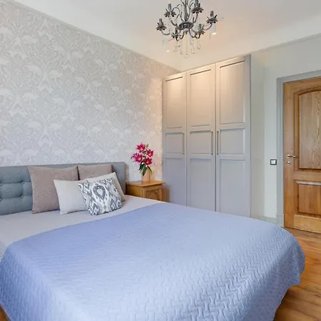 Quiet Garden Deluxe Apartment Рига Экстерьер фото