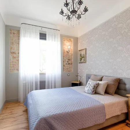 Quiet Garden Deluxe Apartment Рига Экстерьер фото