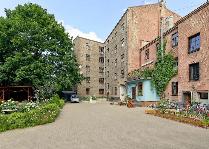 Quiet Garden Deluxe Apartment